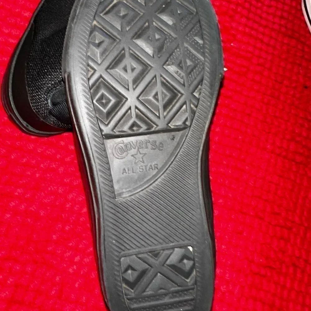CHUCK Taylor’s in black on black hi tops sz 2